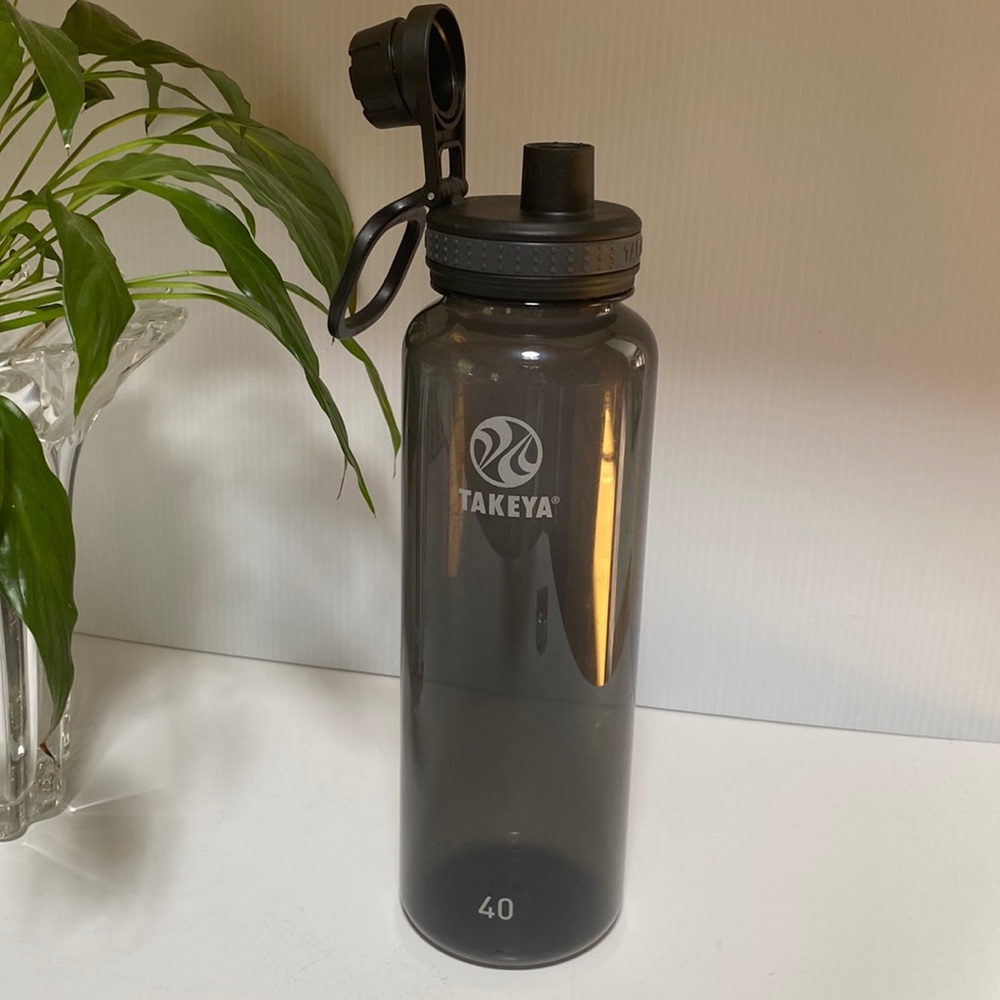 Takeya 40 oz water bottle